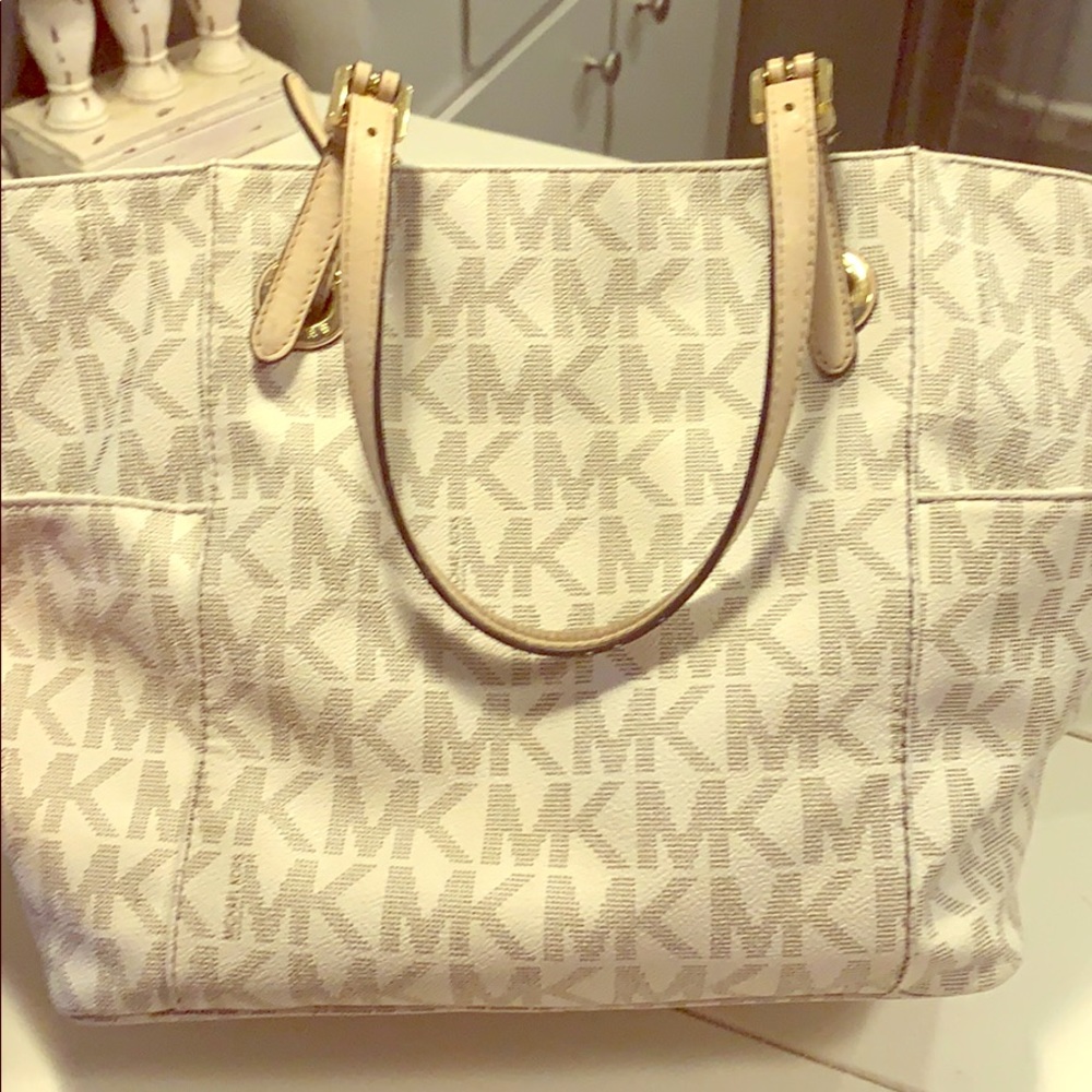 Micheal Kors purse